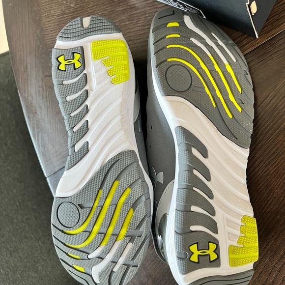 Brand new under armour runners - Picture 8 of 8